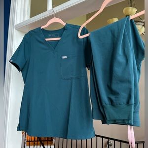 FIGS Caribbean Blue set // Size M/MP